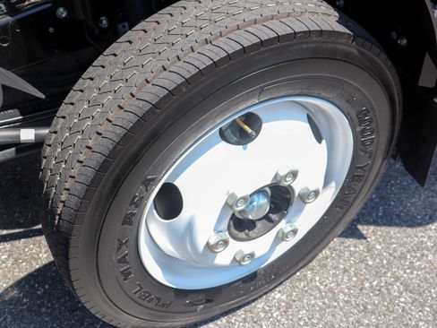 Used 2024 Isuzu NPR image 28