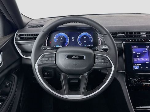 New 2025 Jeep Grand Cherokee L Laredo image 29