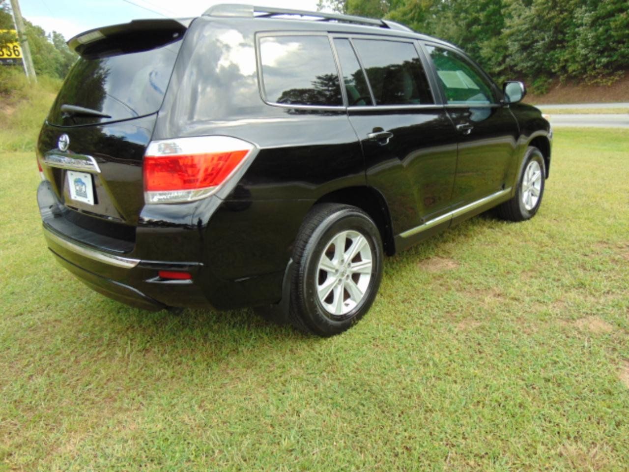 Used 2012 Toyota Highlander SE w/ Tow Pkg AWD/4WD image 3