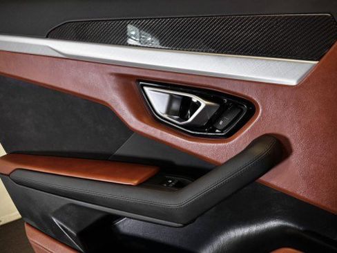 Used 2022 Lamborghini Urus image 25