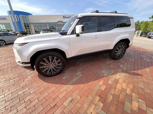 Used 2025 Lexus GX 550 w/ Accessory Package (2T) AWD/4WD image 31