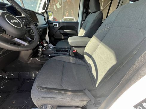 Used 2025 Jeep Wrangler Unlimited Sport AWD/4WD image 27