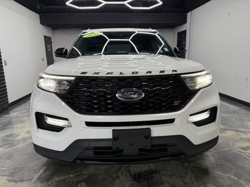 Used 2023 Ford Explorer ST w/ ST Appearance Package AWD/4WD image 7
