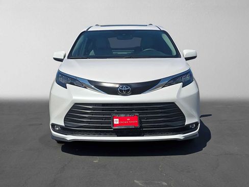 Used 2026 Toyota Sienna XLE FWD image 8