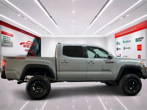 Used 2019 Toyota Tacoma TRD Off-Road image 9