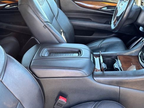 Used 2020 Cadillac Escalade ESV Luxury image 12