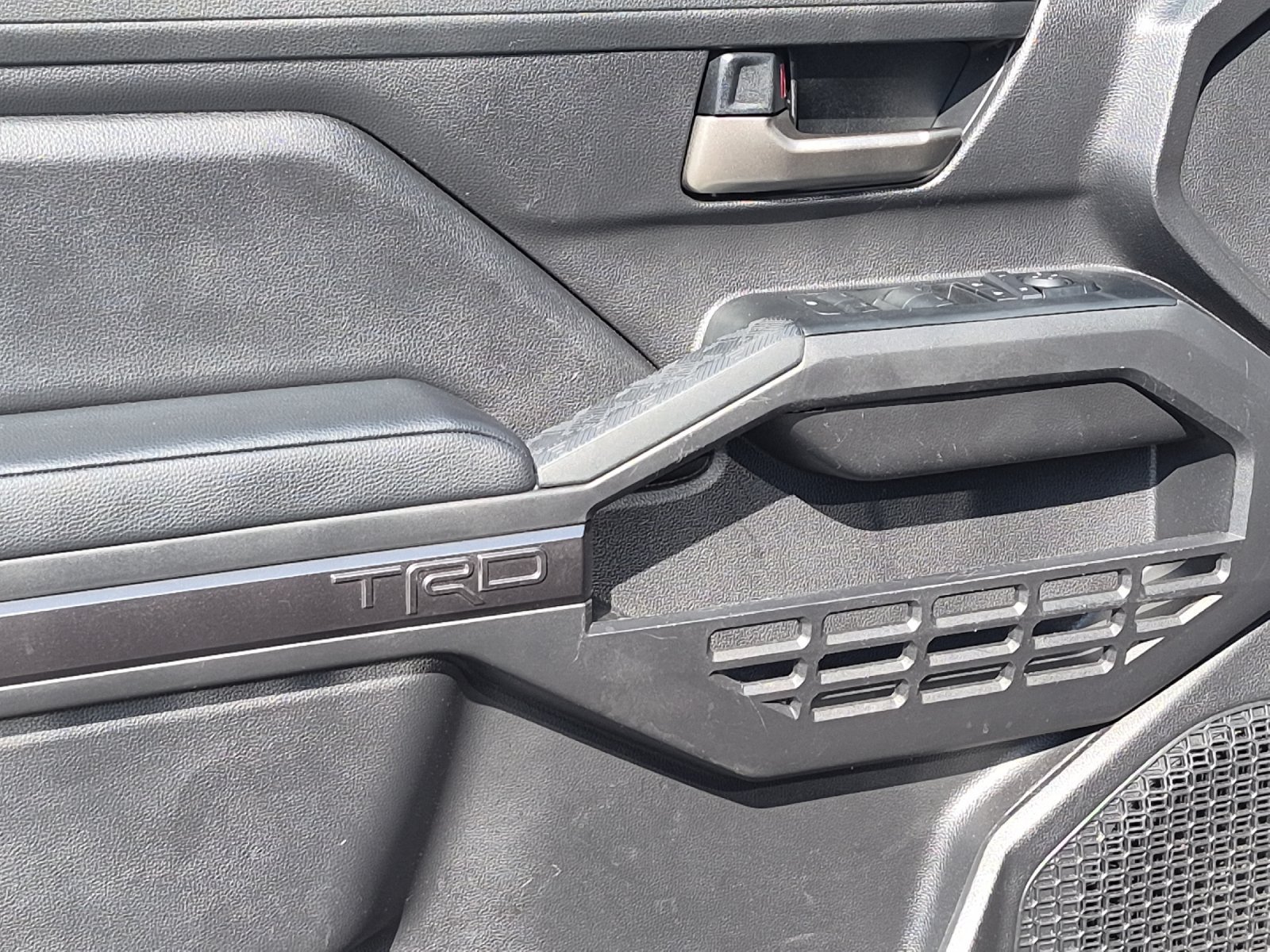 Certified 2025 Toyota Tacoma TRD Off-Road AWD/4WD image 10