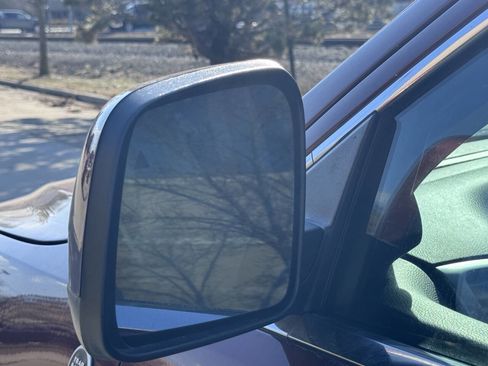 Used 2019 Jeep Grand Cherokee Laredo image 2