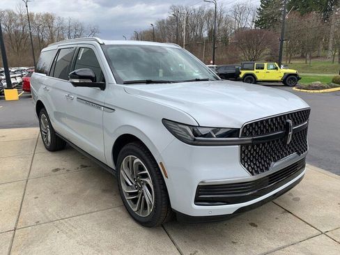 New 2026 Lincoln Navigator Reserve AWD/4WD image 16
