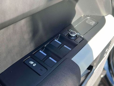 Used 2023 Land Rover Defender 110 S image 19