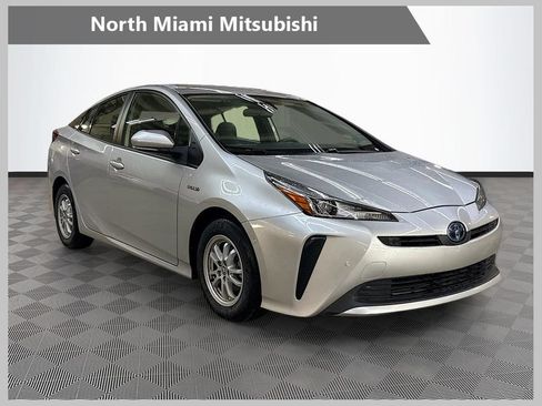 Used 2022 Toyota Prius LE FWD image 1
