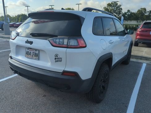 Used 2022 Jeep Cherokee Latitude AWD/4WD image 3