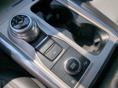 Used 2022 Ford Explorer XLT w/ Equipment Group 202A image 34