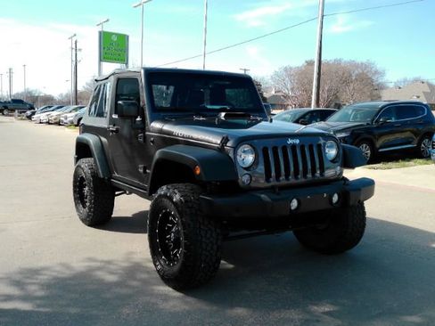 Used 2016 Jeep Wrangler Rubicon w/ Power Convenience Group image 4