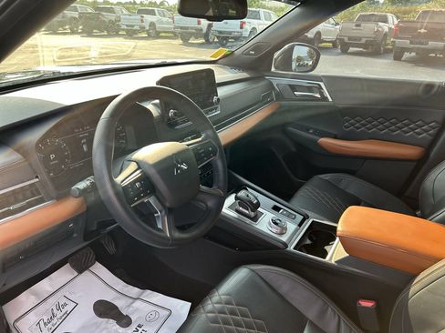Used 2023 Mitsubishi Outlander SEL AWD/4WD image 24