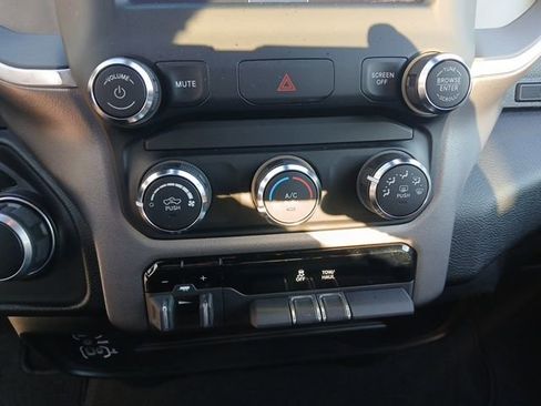 Used 2024 RAM 2500 Big Horn AWD/4WD image 45