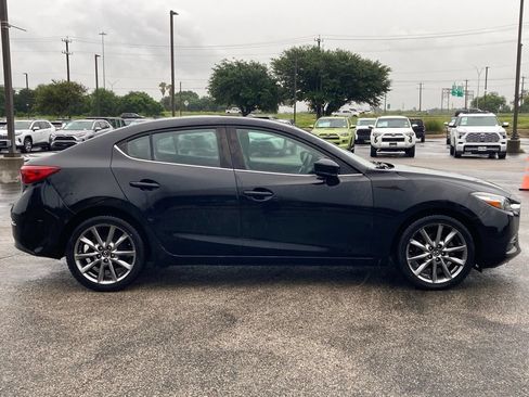 Used 2018 MAZDA MAZDA3 Touring FWD image 4