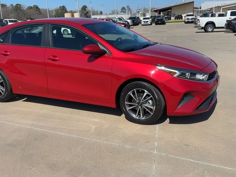 Used 2024 Kia Forte LXS image 2