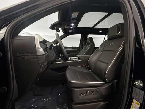 Used 2025 Cadillac Escalade ESV Sport AWD/4WD image 20
