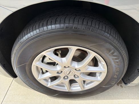 Used 2025 Chrysler Pacifica Select FWD image 9