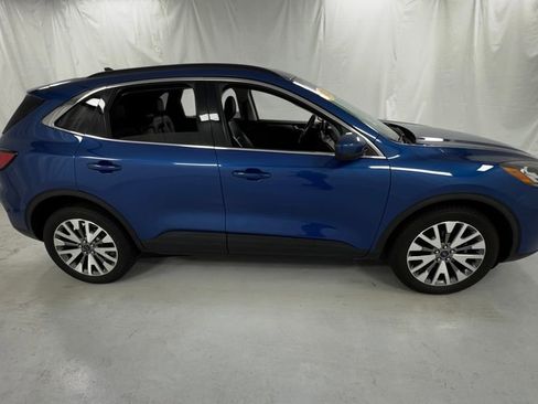 Used 2022 Ford Escape Titanium AWD/4WD image 2