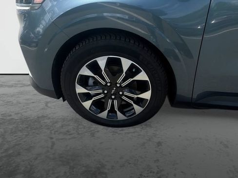 Used 2023 Kia Carnival EX FWD image 26