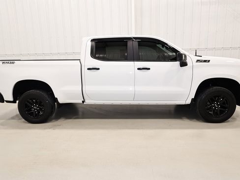 Used 2020 Chevrolet Silverado 1500 LT Trail Boss image 2