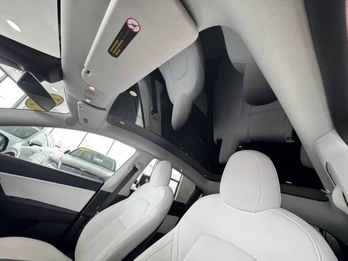 Used 2022 Tesla Model Y Long Range image 10