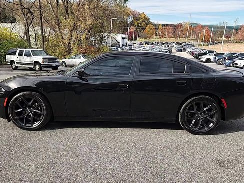 Used 2022 Dodge Charger SXT w/ Blacktop Package image 5