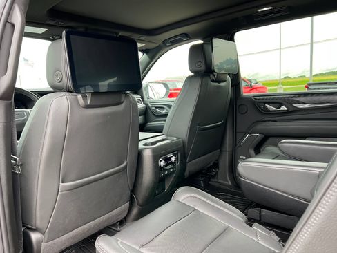 Used 2023 GMC Yukon XL Denali AWD/4WD image 46