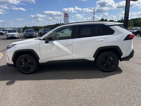 Used 2025 Toyota RAV4 LE AWD/4WD image 6
