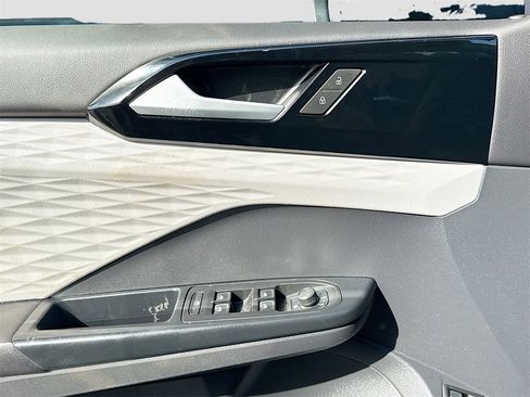 Used 2022 Volkswagen Taos S image 19