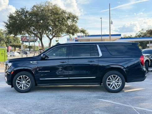 Used 2022 GMC Yukon XL SLT w/ SLT Luxury Package image 2