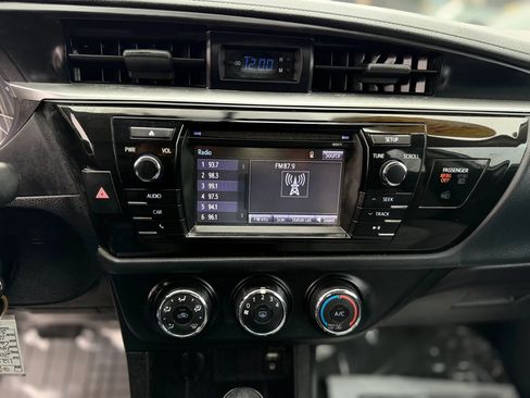 Used 2015 Toyota Corolla LE FWD image 24