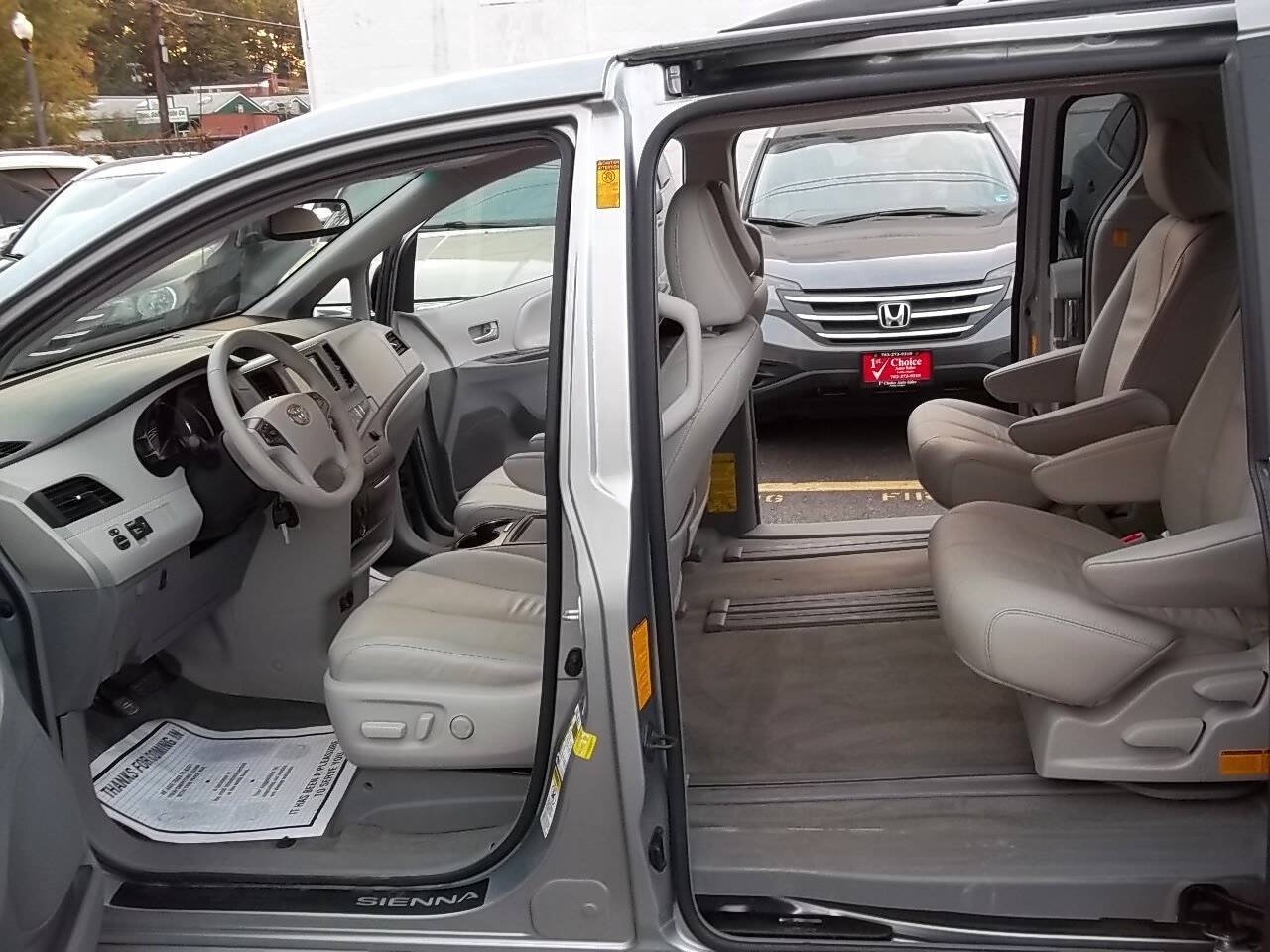 Used 2013 Toyota Sienna XLE FWD image 4