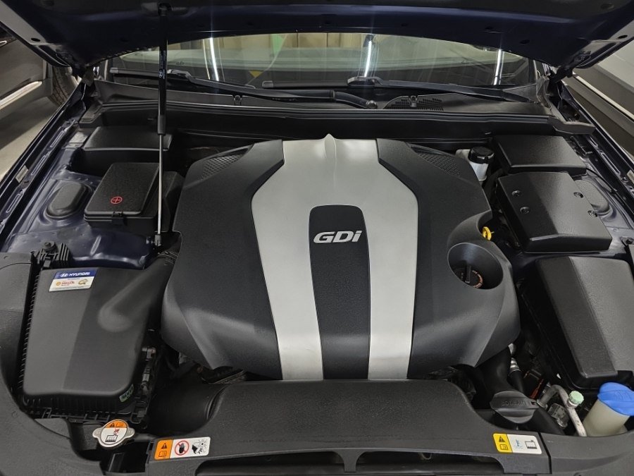 Used 2013 Hyundai Genesis 3.8 w/ Premium Pkg RWD image 37