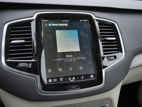 Used 2024 Volvo XC90 T8 Ultimate image 22