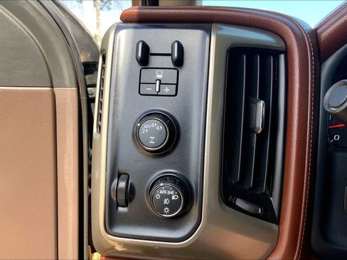 Used 2018 Chevrolet Silverado 1500 High Country AWD/4WD image 36