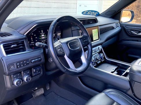 Used 2023 GMC Yukon XL Denali w/ Advanced Technology Package image 14