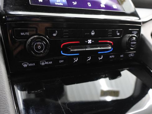 Used 2023 Jeep Grand Cherokee L Laredo AWD/4WD image 45