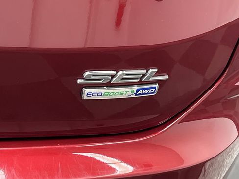 Used 2019 Ford Edge SEL image 36