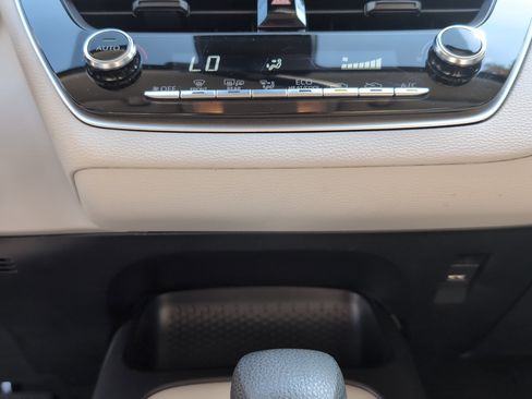 Certified 2021 Toyota Corolla LE FWD image 37