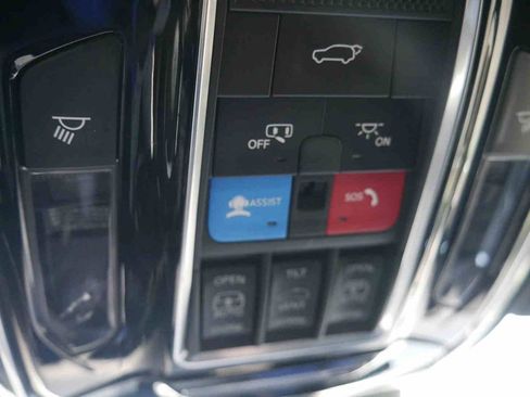 Certified 2022 Jeep Grand Cherokee Overland w/ MOPAR Finishing Package AWD/4WD image 33