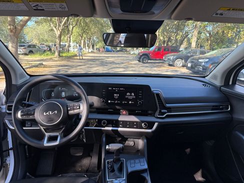 Used 2025 Kia Sportage LX image 28