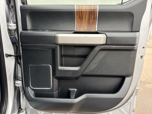 Used 2020 Ford F150 Lariat image 38