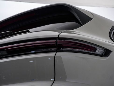 Certified 2025 Porsche Cayenne AWD/4WD image 12