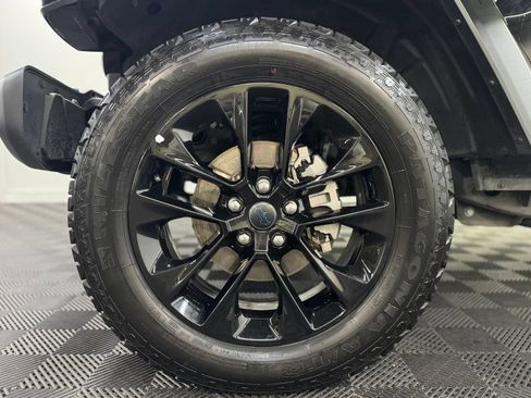 Used 2024 Jeep Wrangler Unlimited Sahara AWD/4WD image 8
