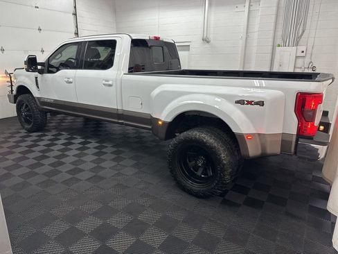 Used 2018 Ford F350 Lariat w/ Lariat Ultimate Package AWD/4WD image 6