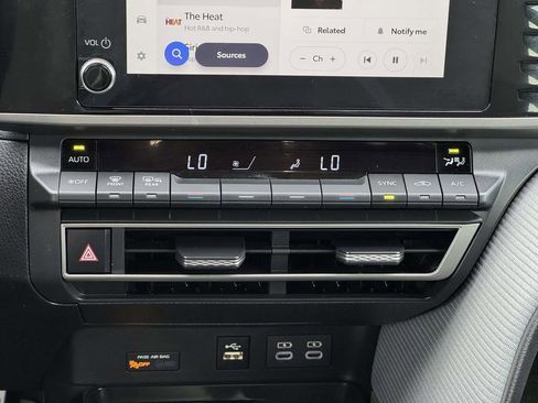 Certified 2025 Toyota Camry SE image 5