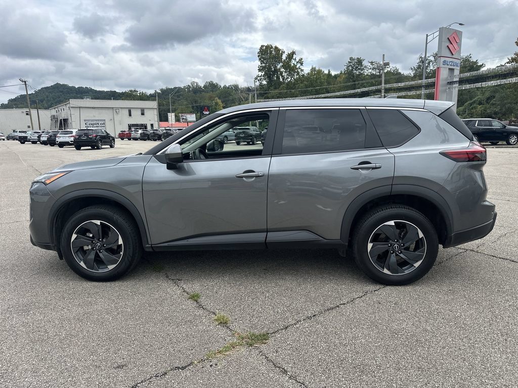 Used 2024 Nissan Rogue SV AWD/4WD image 9